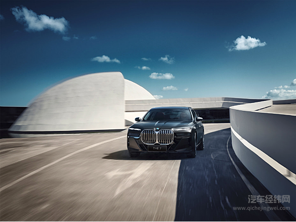 顶流行政座驾内卷 奔驰S级、宝马7系你Pick哪个？