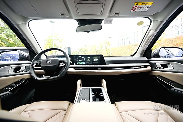 售价13.99万元起 长安猎手超级增程皮卡震撼上市