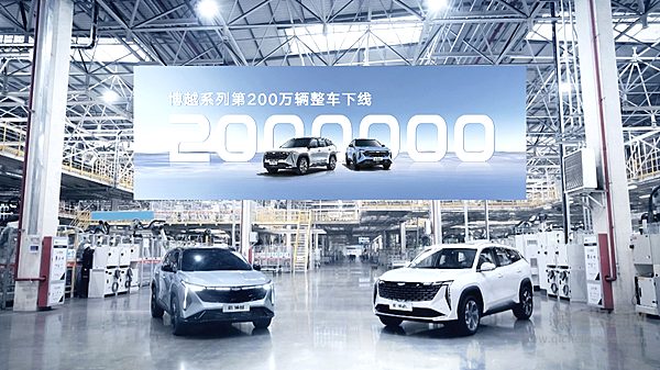 高端智驾平民化 比亚迪和吉利谁能笑到最后？