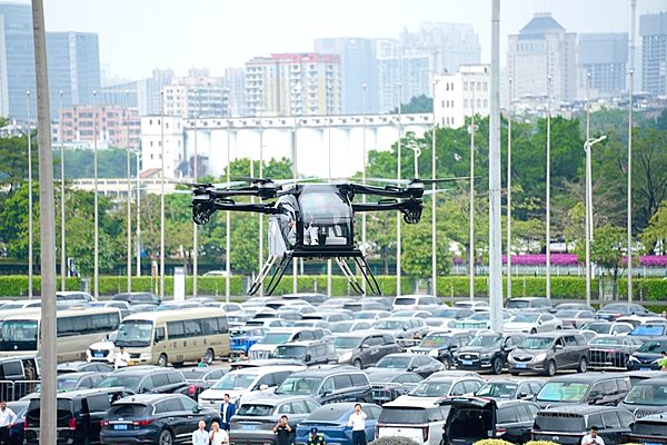 低空经济新蓝海：国内车企竞逐飞行汽车赛道