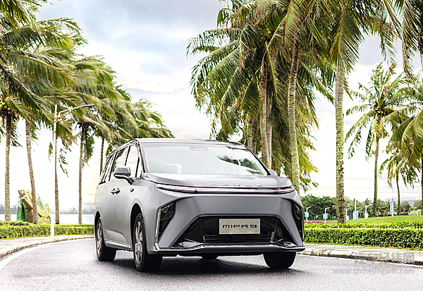 高端定制MPV 非TA不可 上汽大通MAXUS MIFA 9 组队上市
