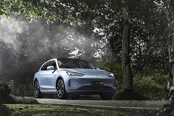 AITO问界连续3个月销量破万 华为初露锋芒