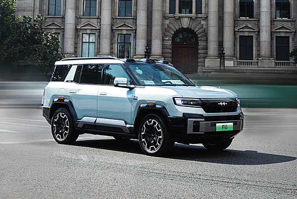 售价定位都相近 坦克500Hi4-Z和方程豹豹8谁更硬核？