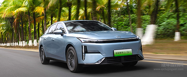 吉利银河L6 EM-i VS 比亚迪秦PLUS DM-i 智驾版：谁更胜一筹？