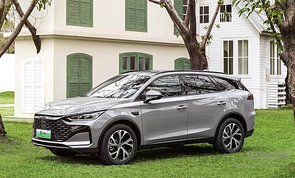 高端智驾平民化 比亚迪和吉利谁能笑到最后？