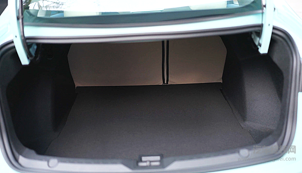 江铃新能源双子星：羿驰05&易至EV3 PLUS，定义务实派家庭用车新选择