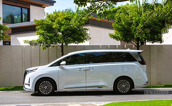 40万元级高端MPV 小鹏X9与腾势D9谁是首选？