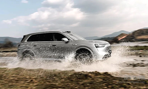 家庭露营VS商务接待 40万SUV选问界M8还是腾势N9？