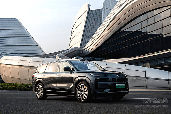 家庭露营VS商务接待 40万SUV选问界M8还是腾势N9？