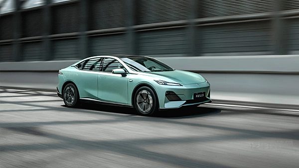 国产增程式电动轿车二选一 东风eπ007为何比深蓝SL03更划算？