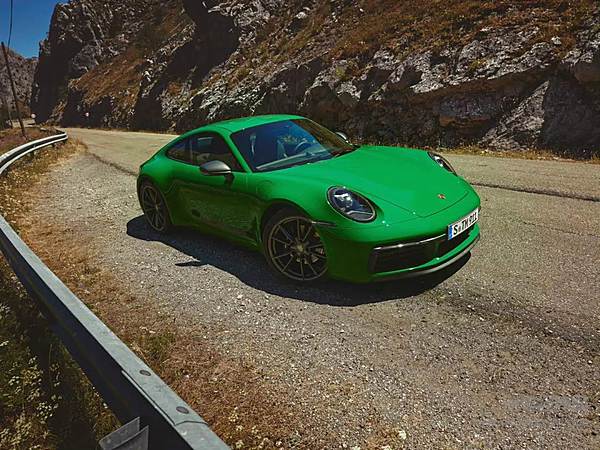 减重后跑进4秒 保时捷911 Carrera T代表的轻量化跑车前途如何？