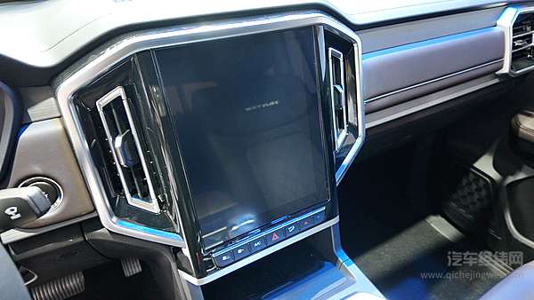 江淮皮卡全新悍途乘用版亮相2024成都国际车展 四大优势成就用户出行新风尚