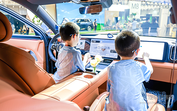 家庭露营VS商务接待 40万SUV选问界M8还是腾势N9？