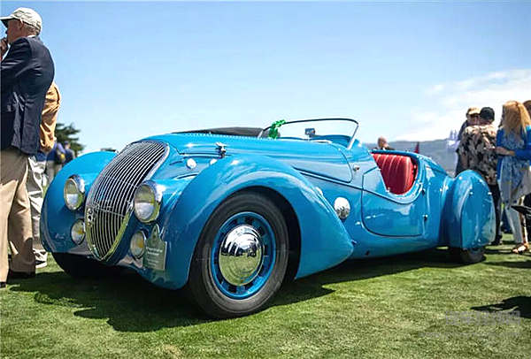 比亚迪唐EV抢镜圆石滩车展！