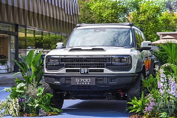 捷途纵横G700顶火鸣镝版正式上市 华为乾崑智驾加持售39.99万起