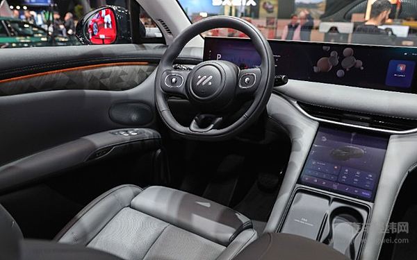 “7”系对决 40多万预算 选智己L7还是蔚来ET7？