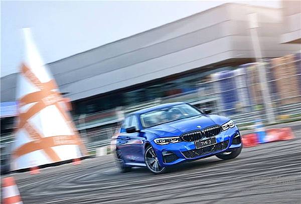 全新宝马3系上线 运动、豪华两不误！