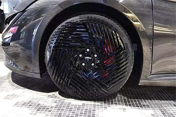 国产跑车终于崛起，实车到店6月底开卖，网友：砸锅卖铁买的起吗