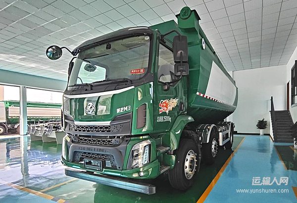 “短三軸超能裝”神話誕生！乘龍M3飼料車四大維度碾壓式升級