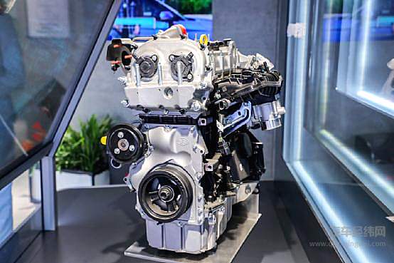 中国制造当潮不让！ 奔腾T55携手李宁羽毛球跨界上市