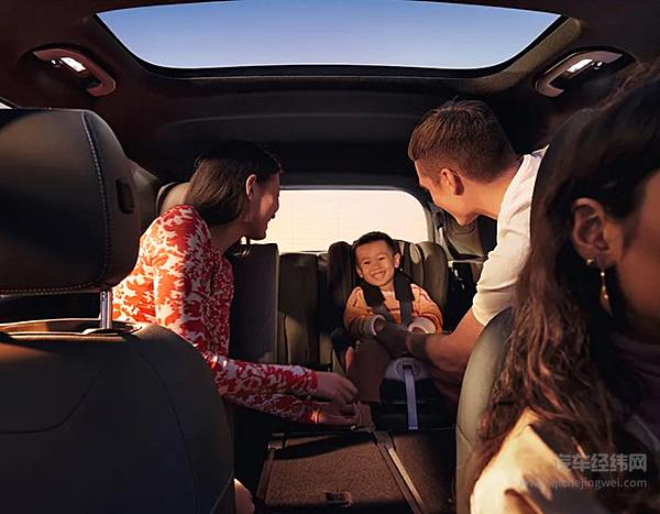 奔驰携优质车型阵容亮相广州车展 聚焦丰富多元的豪华出行生活场景