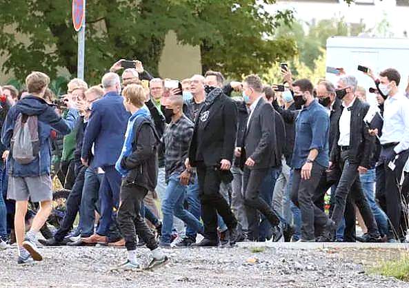 马斯克赴德72小时市值蒸发3000亿！ 密会迪斯遇鸿门宴？