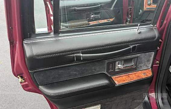 1993年款林肯城市 跑了1500多公里后数十年未动迎来新主人