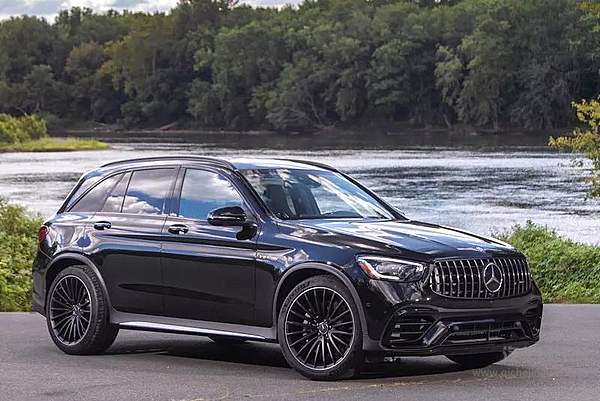 奔驰AMG GLC 63系列96.58万起售 3.8秒破百打造速度传说