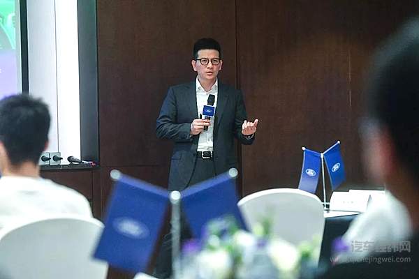 大家都在关注单车自动驾驶时 福特却在关注C-V2X