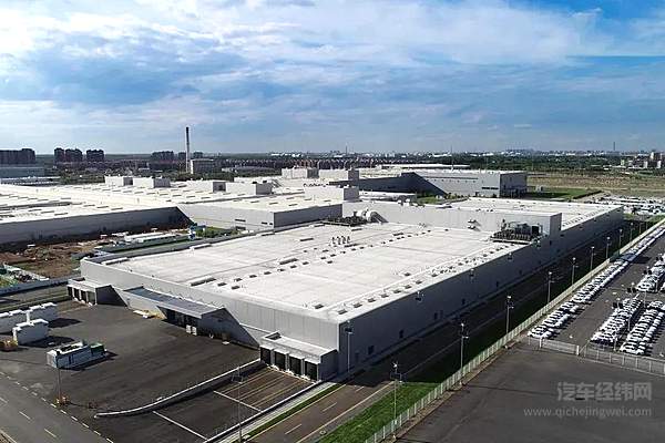 华晨集团10亿元债券违约 债务压顶信用评级被连续下调