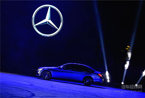 开挂的人生需要车市“锦鲤”奔驰C级的助攻！