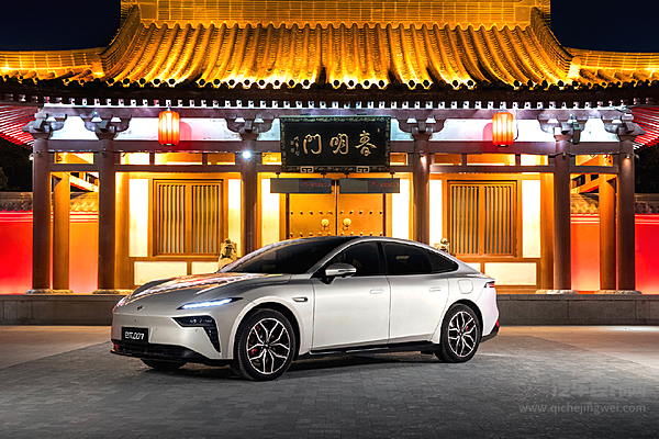 11万级 “国民潮车” 再进化 2025 款 eπ007重新定义年轻人的第一台车