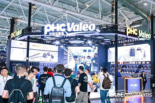 九州汽车生态博览会盛大启幕，首日超10万人前来观展！