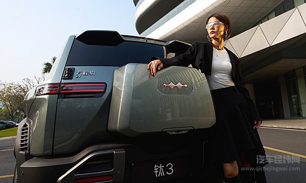 比亚迪方程豹钛3杀疯了 5大版本预售13.98万起！