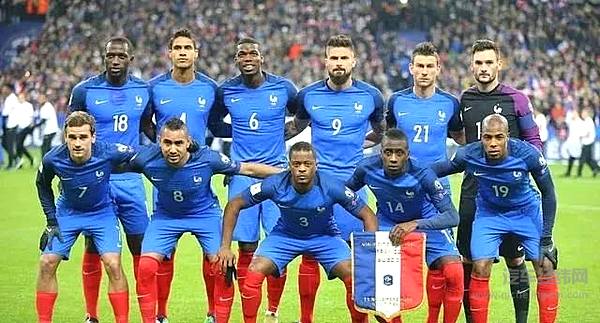 现在出场的是来自法拉利的51号选手：488 Pista