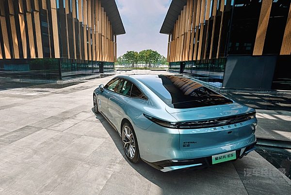 同价位纯电轿车对决 星纪元ES与极氪007哪一款车更有性价比？