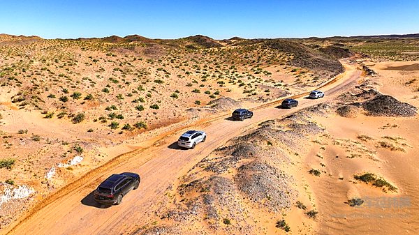 华为Vs特斯拉 智驾对决即将拉开帷幕