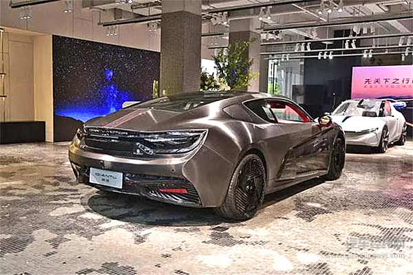 国产跑车终于崛起，实车到店6月底开卖，网友：砸锅卖铁买的起吗