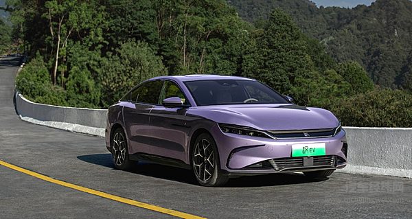 空间、动力优势明显 红旗EH7能否挑战汉EV？