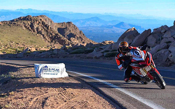 把尾翼装在车头？这是什么骚操作