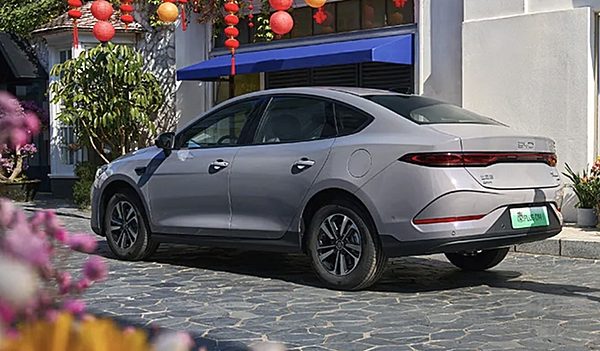 性价比的比拼 吉利银河星耀6与比亚迪秦PLUS谁更强？