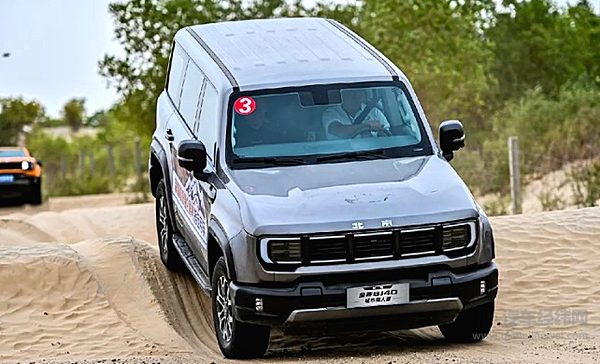 国产硬派越野 坦克300和北汽BJ40该选谁？