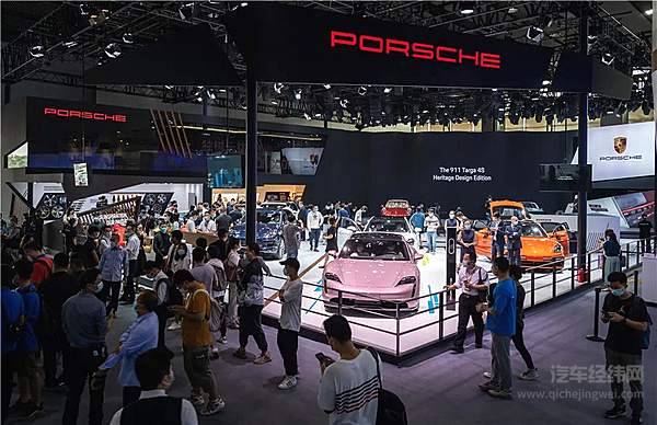 诠释保时捷的经典与未来 911 Targa 4S 经典重现特别版亮相