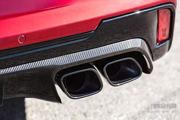 展开一双黑色的翅膀 重新挑战性能极限的凯迪拉克V-Blackwing