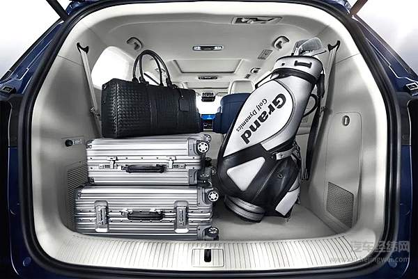 荣威“业界新赢家”大家庭又添新成员 荣威iMAX8交付福耀集团创始人曹德旺