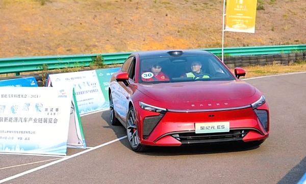 2025款星纪元ES荣获“年度自动泊车优胜奖” 彰显高阶智驾新实力