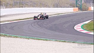 F1战火重燃 阿斯顿·马丁在赛道上驰骋的感觉真的很不错