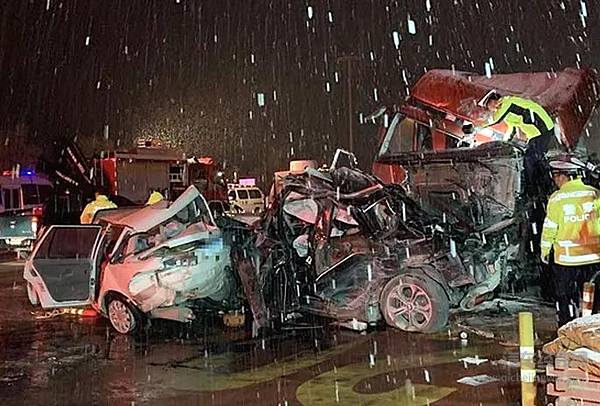 惊心动魄！大货车失控 兰州南收费站重大交通事故…