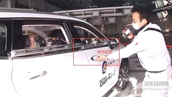 神车哈弗H6碰撞“翻车” 气囊失灵