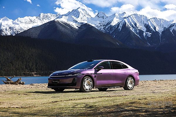 增程式中大型轿车二选一 阿维塔12与昊铂A800谁更强？